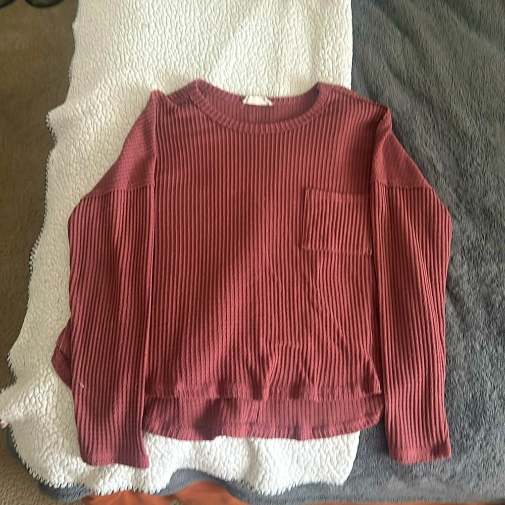 A lightweight super cute sweater That’s perfect for any occasion!